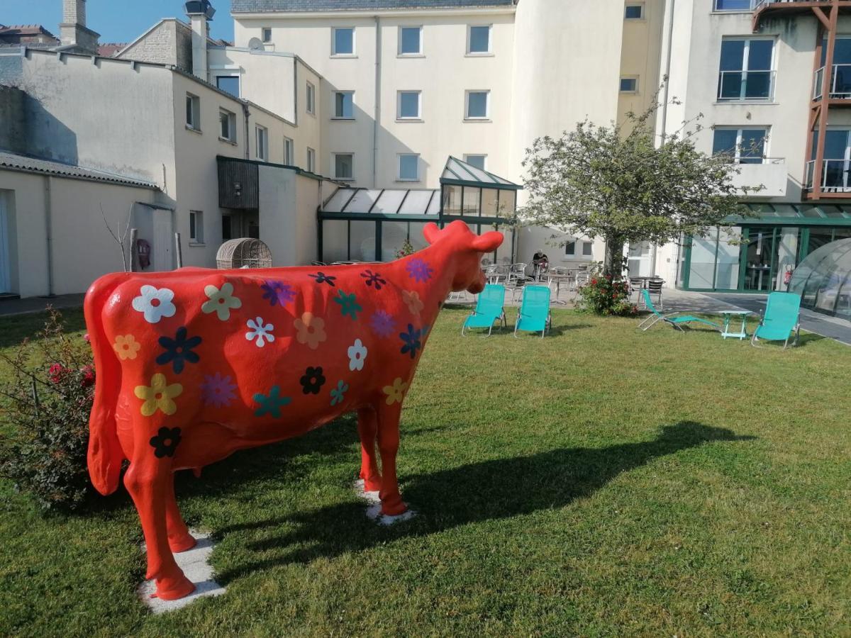 Hotel Des Thermes Et Du Casino Luc-sur-Mer Bagian luar foto