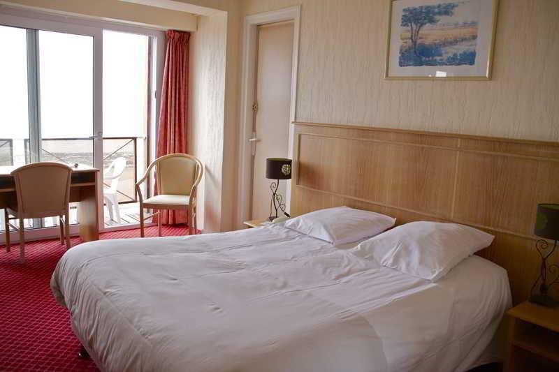Hotel Des Thermes Et Du Casino Luc-sur-Mer Bagian luar foto